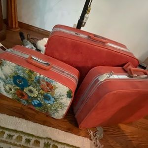 Samsung vintage suitcase set. Smoke free home.